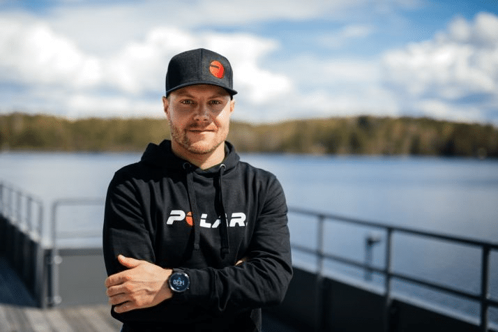 Polar, empresa de wearables esportivos, anunciou parceria com o piloto de corrida, Valtteri Bottas