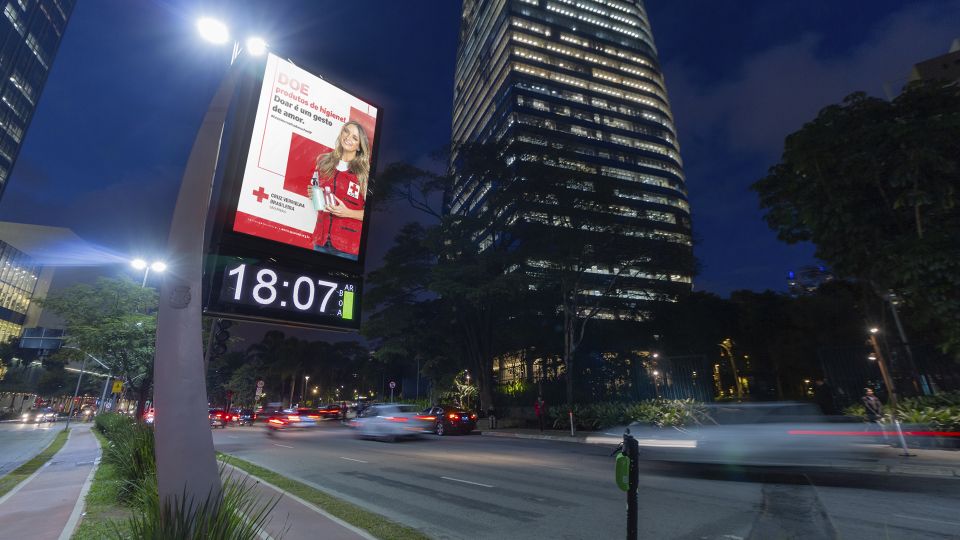 JCDecaux faz parceria com a Cruz Vermelha na Campanha Aqueça São Paulo