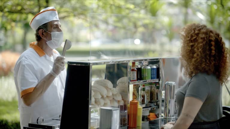 Itaú resgata personagem conhecido do público para explicar o Pix aos clientes.