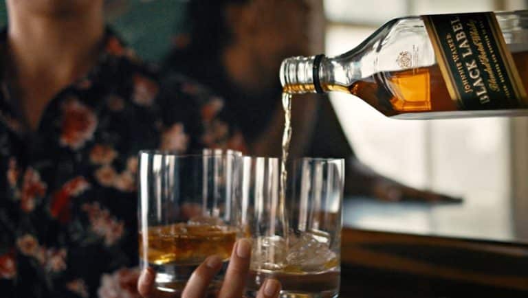 Johnnie Walker lança campanha em comemoração aos 200 anos da marca.