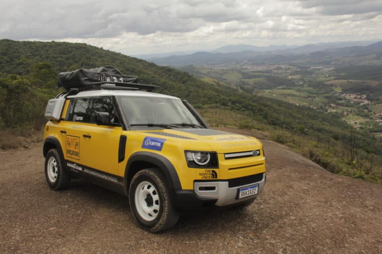 Land Rover participa do Rally dos Sertões para promover o Onçafari.