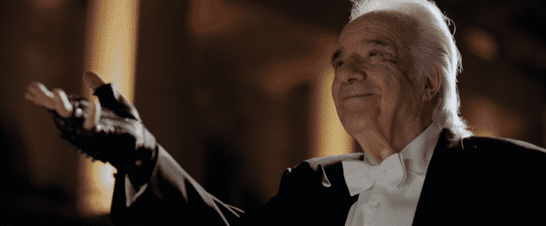 Sadia traz Maestro João Carlos Martins em campanha que une gastronomia e música clássica.