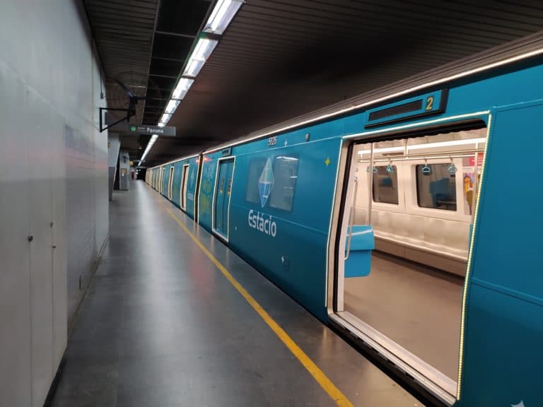 "Em 2021 faz seu brilho" é o novo conceito da Estácio.