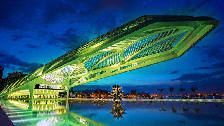 Para celebrar um futuro mais verde, Heineken muda a cor do Museu do Amanhã.