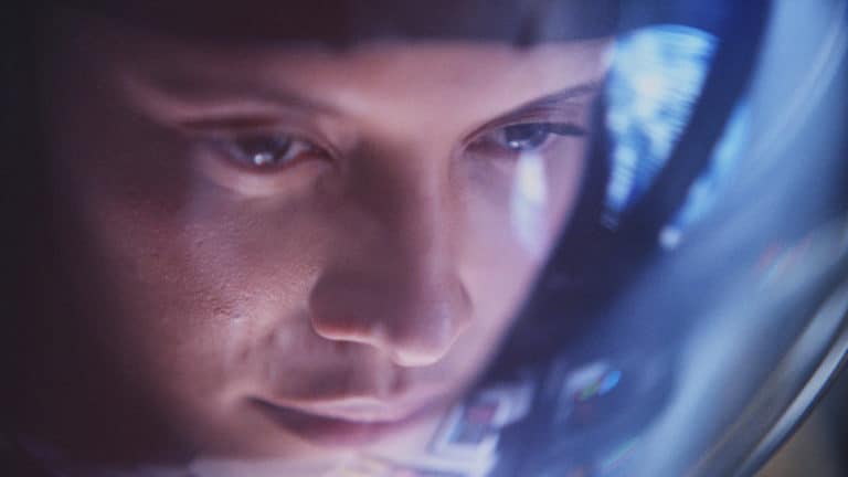 Johnnie Walker traz olhar de um astronauta em filme de comemoração aos 200 anos da marca.