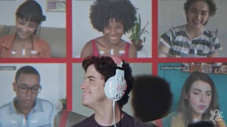 Cultura Inglesa destaca experiência digital e ensino imersivo.