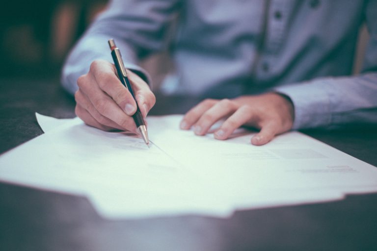 Como os Contratos Podem Facilitar o Dia a Dia Empresarial, por Mônica Villani