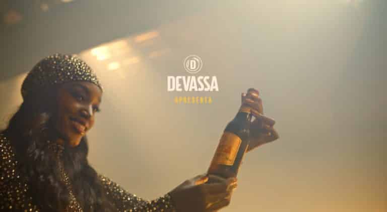 "Batida Tropical": Devassa apresenta nova embalagem.
