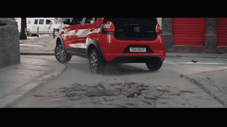 Fiat cria campanha do Mobi Trekking inspirada em filmes de ação.