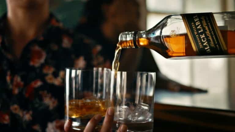 Johnnie Walker promove primeiro debate no Clubhouse.