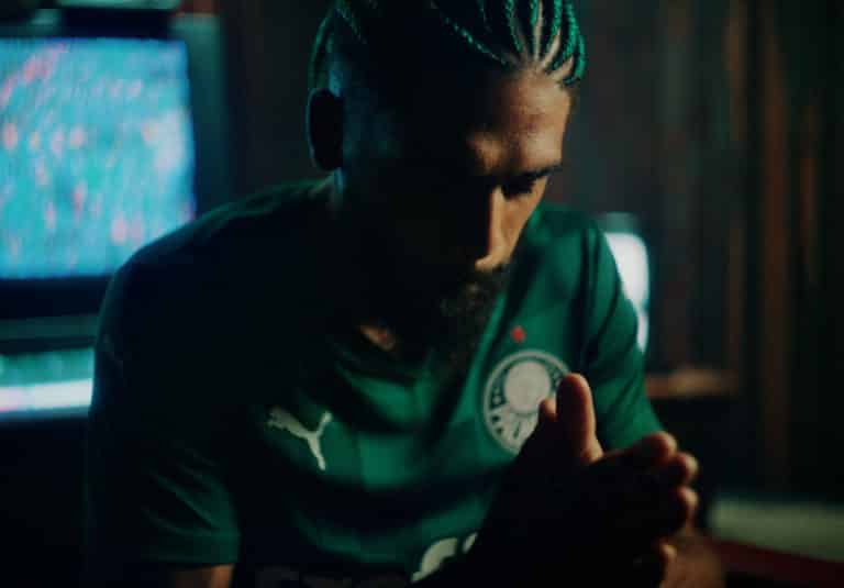 PUMA anuncia a nova camisa do Palmeiras em campanha.