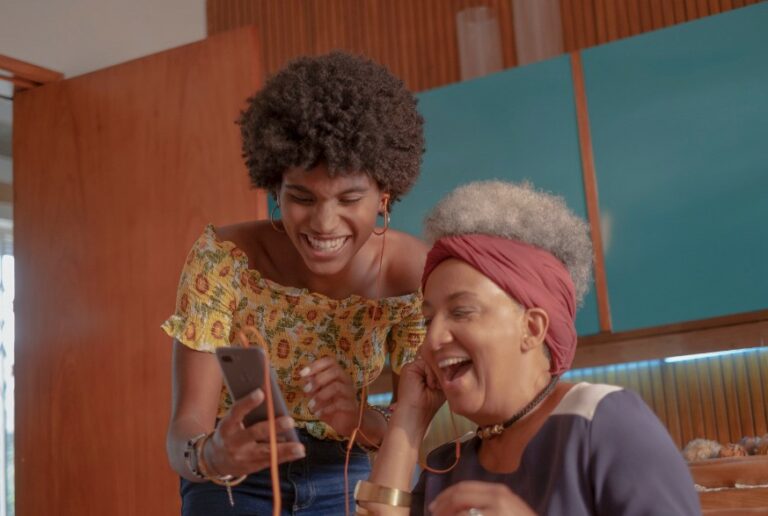 Deezer incentiva as pessoas a se expressarem através da música.