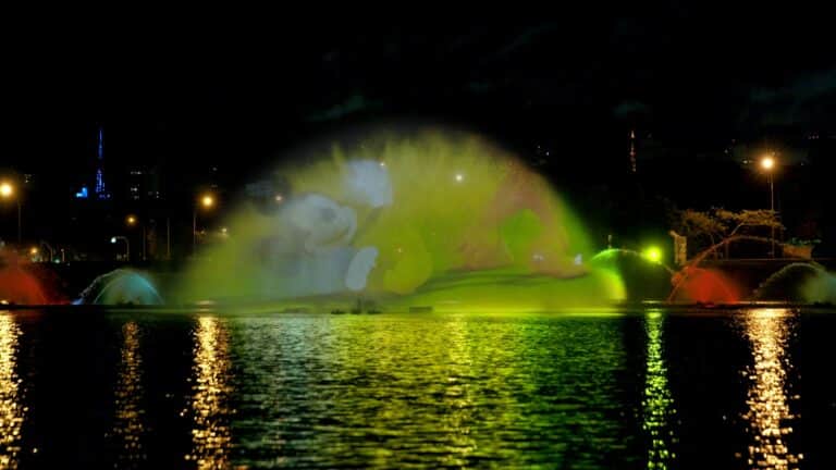 Com vídeo mapping no Parque Ibirapuera, Huggies Brasil anuncia parceria com Disney.
