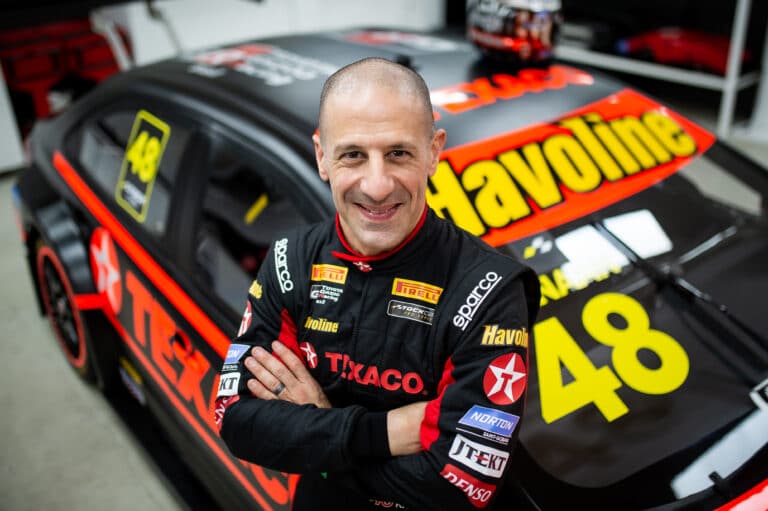 Texaco firma parceria com piloto Tony Kanaan