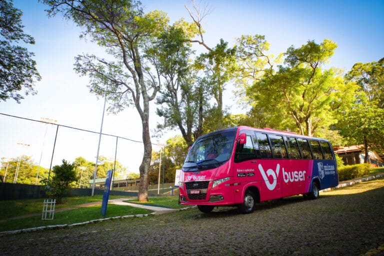 Buser patrocina a equipe de Tênis do Minas
