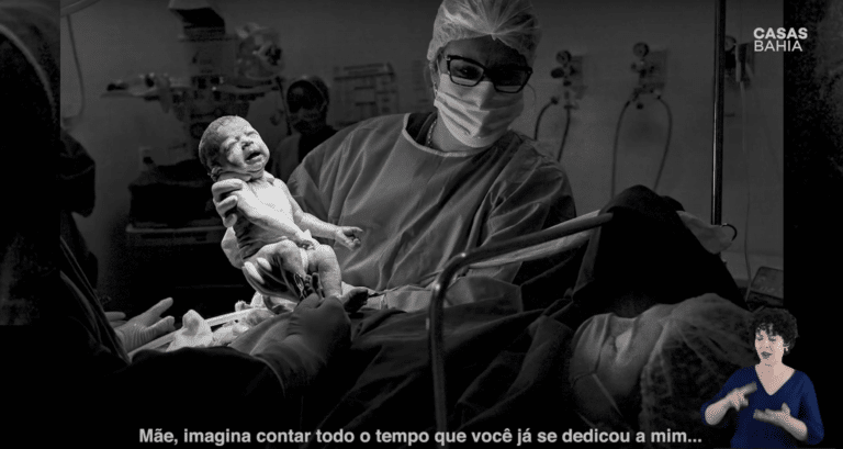 Tempo e dedicação são destaques na campanha da Casas Bahia para o Dia das Mães