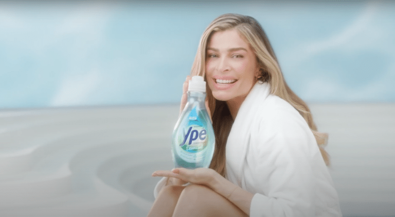 Grazi Massafera estreia em nova campanha da Ypê