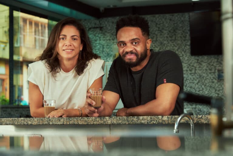 Lu Novelli e Will Bone lançam a Pingado Áudio