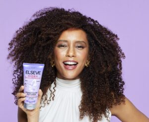 A nova linha de L'Oréal Paris chega ao Brasil para revolucionar o mercado oferecendo a primeira injeção de ácido hialurônico para os cabelos.