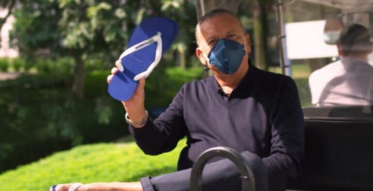 A Havaianas colocou o narrador Galvão Bueno usando os famosos chinelos em ação que antecedeu a abertura dos Jogos Olímpicos de Tóquio.