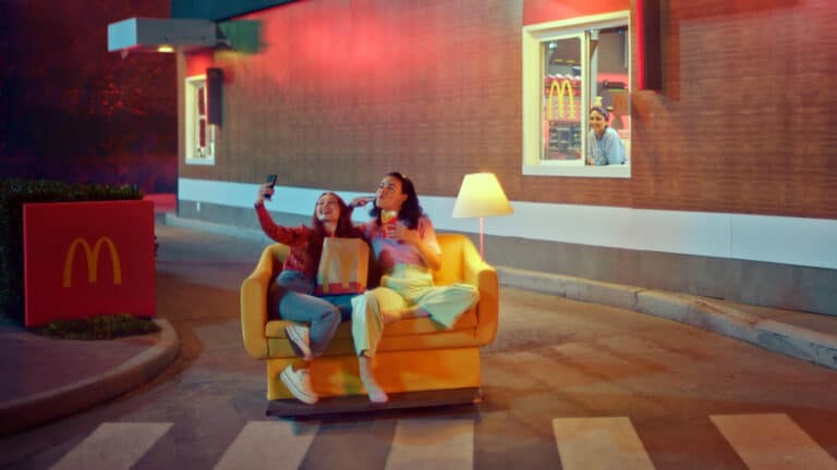 Drive do McDonald’s muda de nome e fãs podem passar lá de várias maneiras.