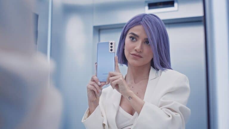 A Samsung apresenta, de maneira lúdica, divertida e tecnológica, a nova campanha focada no Galaxy S21 5G, com participação de Manu Gavassi.