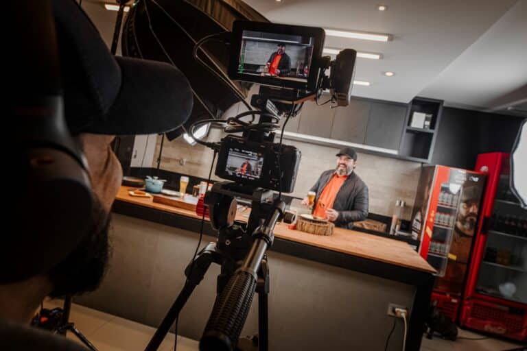 Rick Bolzani vai estrelar a nova websérie "Petra para todos os momentos, para os pais de todo Brasil" da cerveja Petra Origem.