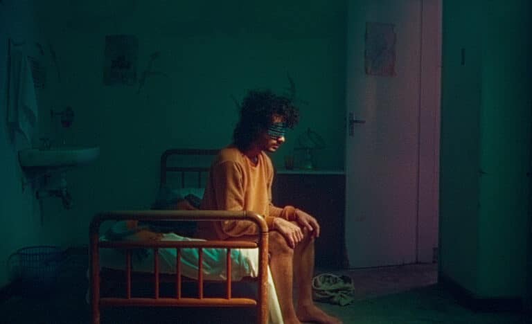 Vira-Lata dirige o videoclipe "Medo" da banda Terno Rei.