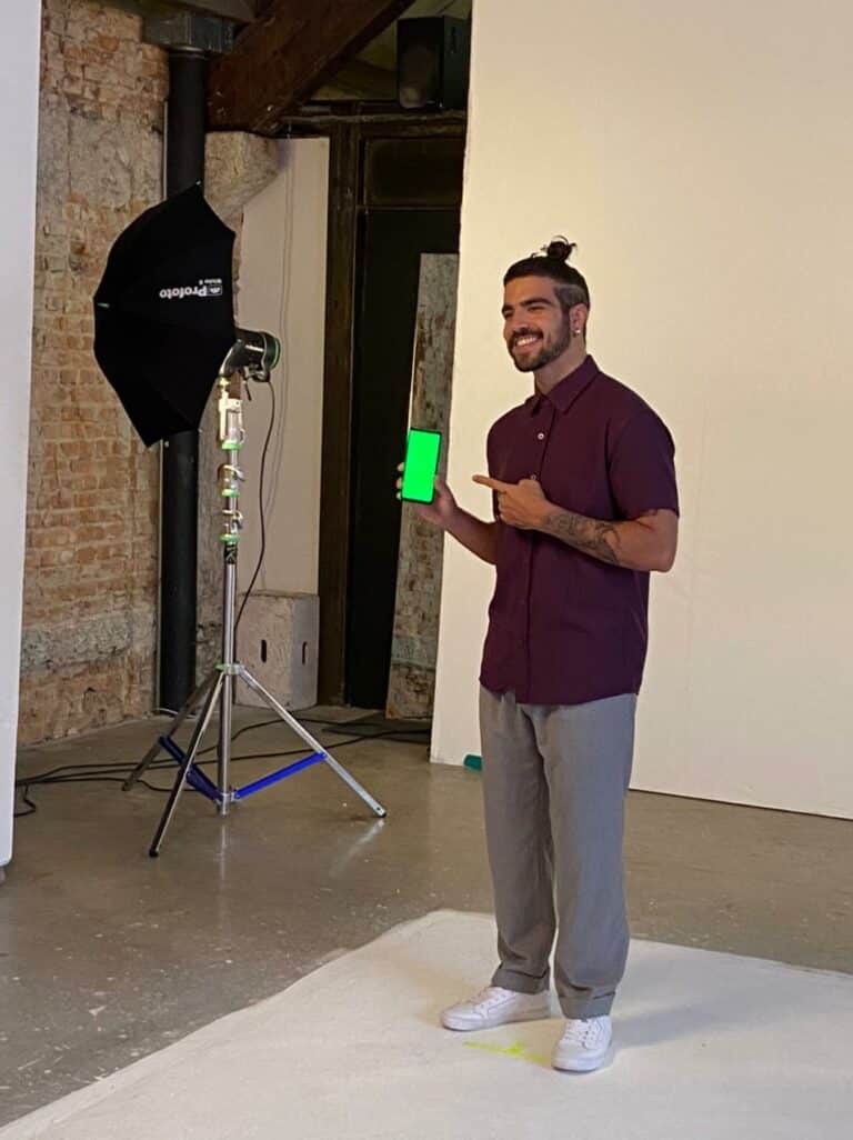 Bodylaser destaca depilação para todos os tipos de pele em campanha com Caio Castro.