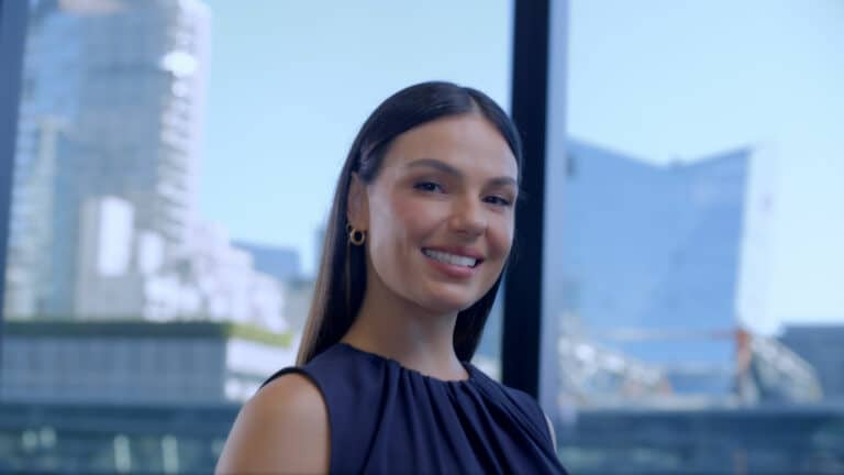 Chega ao Ideia 3 o Banco Master. Para celebrar, a agência destaca seu portfólio, com campanha protagonizada pela atriz Isis Valverde.