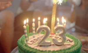 A LEROY MERLIN lança campanha celebrando seu aniversário de 23 anos, com a mensagem de estar "Presente para tudo que sua casa pode ser".
