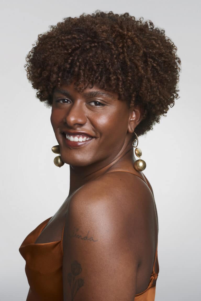 Liniker é a nova embaixadora da Pantene e estrela campanha da linha Unidas Pelos Cachos.