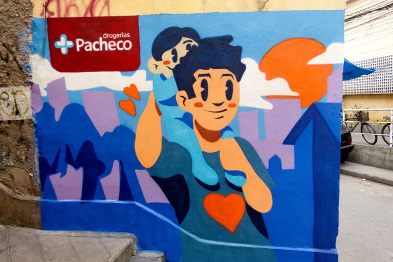 A Drogaria Pacheco, usando a arte do grafite, desenvolveu um projeto que irá gerar renda e reforçar valores sociais à comunidades.