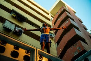 Club Social lança, em parceria com o grupo Heavy Baile, a música " Montagem Partiu, Não Para (Ombrim Pezim)", em apoio à arte de rua.