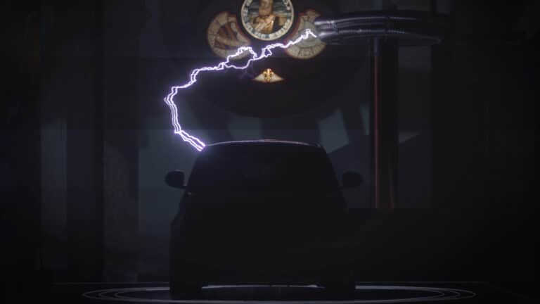O Fiat 500e chega no portfólio da Fiat, com campanha contando com um raio para o lançamento do primeiro carro elétrico da marca no Brasil.