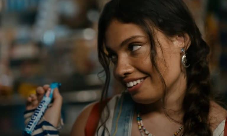 Mentos apresenta mais uma ação do posicionamento "Dá um Refresh", em novo clipe de Carol & Vitoria, produzido para o single "Voa Comigo".