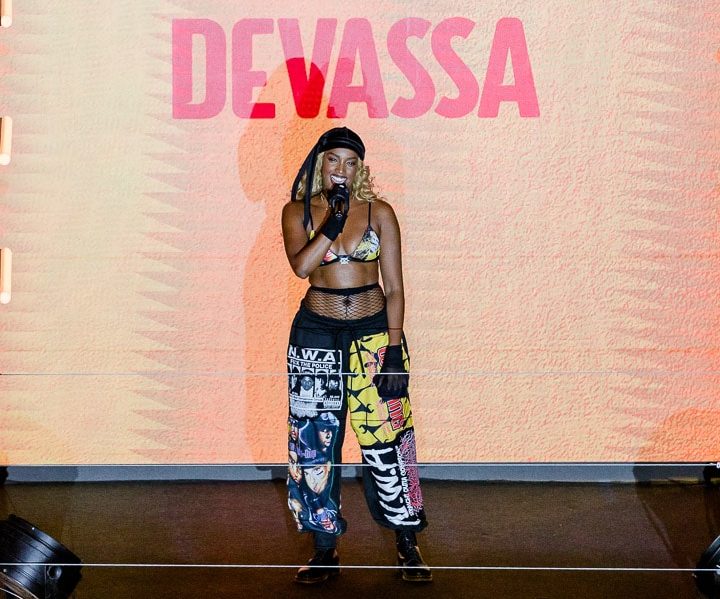Devassa anuncia a produção da série “Criatividade Tropical: Abre as portas para o Gueto” protagonizada pela cantora IZA.