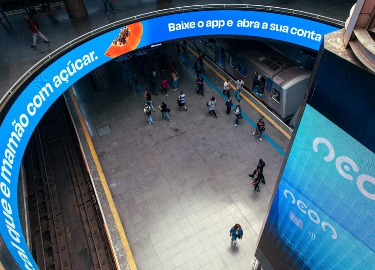 A Neon lança sua primeira campanha de visibilidade do ano, que abrange tanto veiculação em mídias online quanto uma estratégia out of home.