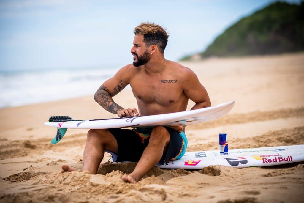 Red Bull TV revelará histórias sobre a vida do primeiro campeão olímpico de surf da história, Italo Ferreira, em documentário cinematográfico.