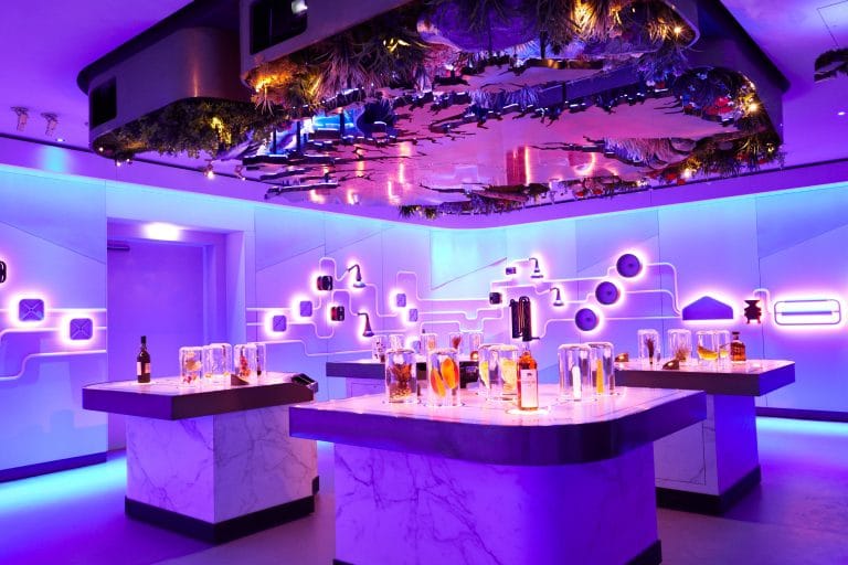 Johnnie Walker inaugura espaço imersivo em Edimburgo.