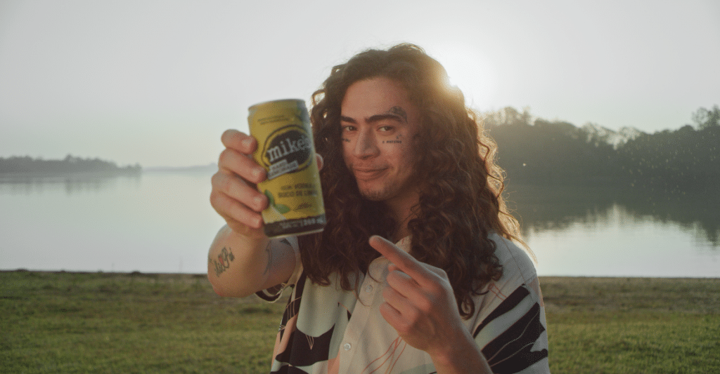 Mike's Hard Lemonade chega neste mês em todas as regiões do Brasil, com o objetivo de oferecer um drink alcoólico além da cerveja.