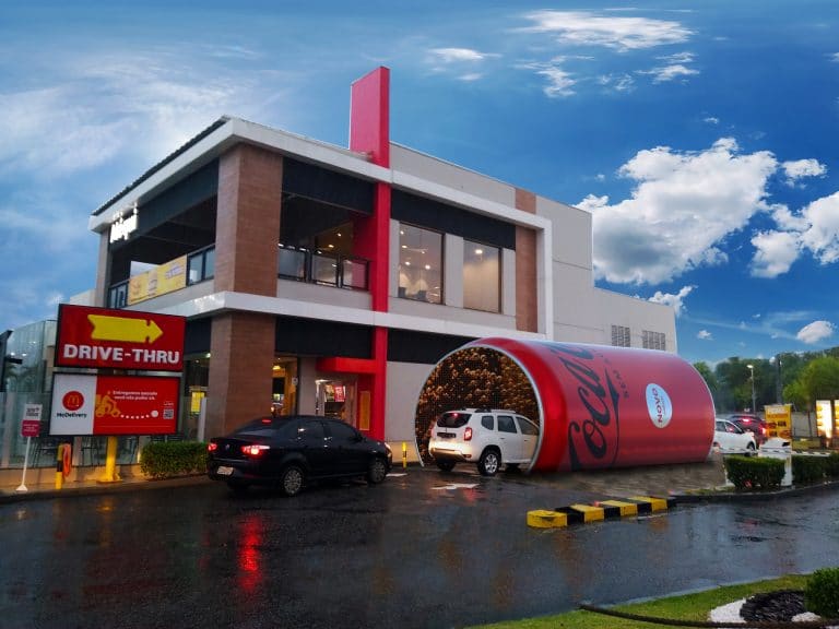 A Coca-Cola, a partir do dia 18 de outubro, fará uma ação de experimentação da nova Coca-Cola Sem açúcar que impactará 500 mil pessoas