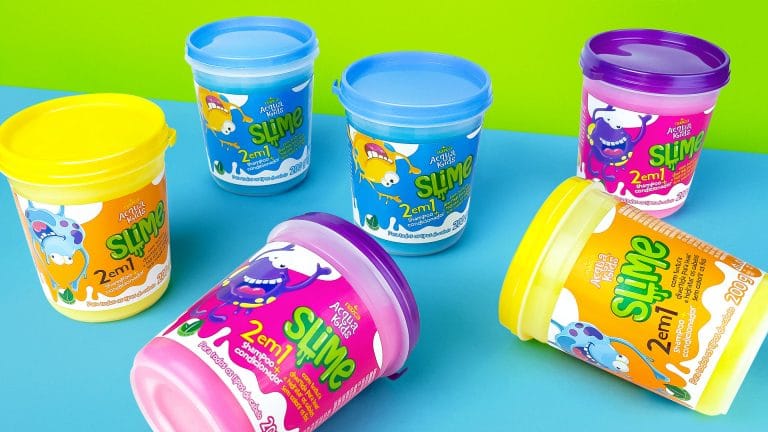 A CBA B+G assina o projeto de design de duas novas linhas de produtos para Nazca Cosméticos, e desenvolve a identidade visual de Slime.