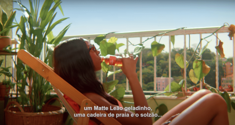 Chás Leão trazem Camilla de Lucas para promover férias "todos os dias"