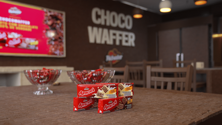 A Richester reforça seu posicionamento “Bora Experimentar!” com uma campanha que apresenta o lançamento do novo Chocowaffer Amori.