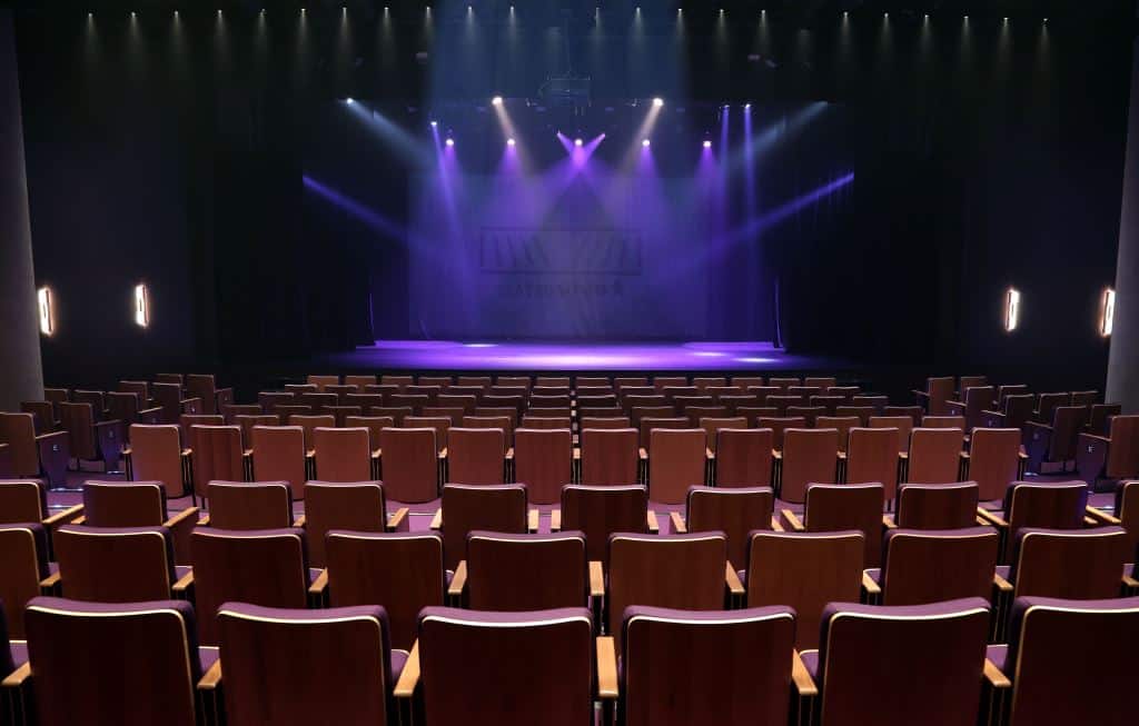 O Teatro Vivo reabre ao público neste mês de outubro, em modelo híbrido. A estreia será no dia 12 de outubro, com o espetáculo “A Golondrina”.