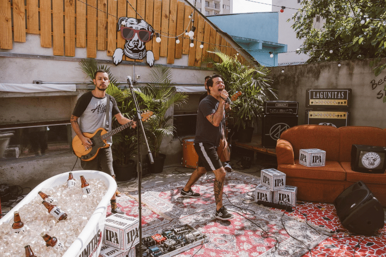 Lagunitas reforça suas origens e anuncia EP gravado no quintal de casa.