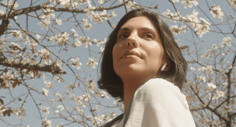 NIVEA SUN Beauty Expert tem nova campanha digital que atrela o cuidado solar ao cuidado com a beleza da pele com tom leve, e linguagem jovem.