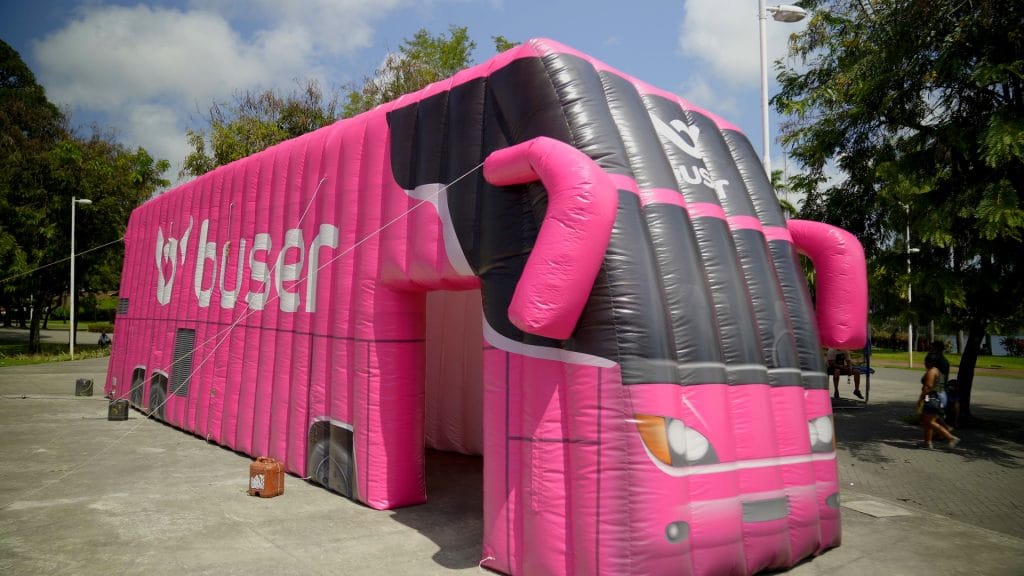 Buser leva ônibus inflável a Salvador e João Pessoa.