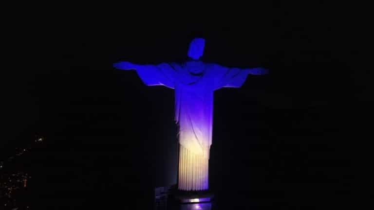 Qualicorp ilumina Cristo Redentor com cores da sua nova marca.